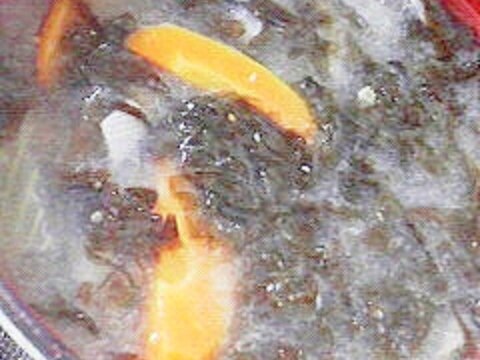 人参・玉ねぎ・干しのりの味噌汁